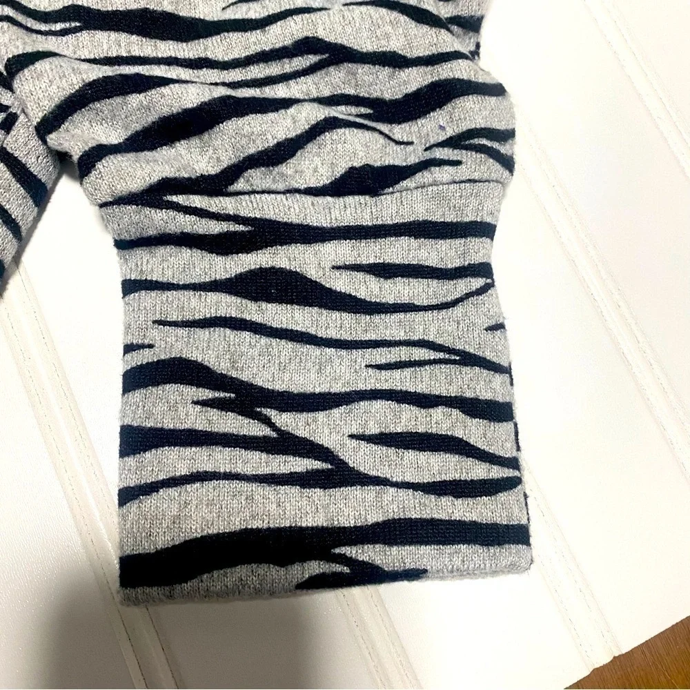 Harlow & Rose Women’s Blouse Zebra Print Size Large NWOT - Picture 5 of 8
